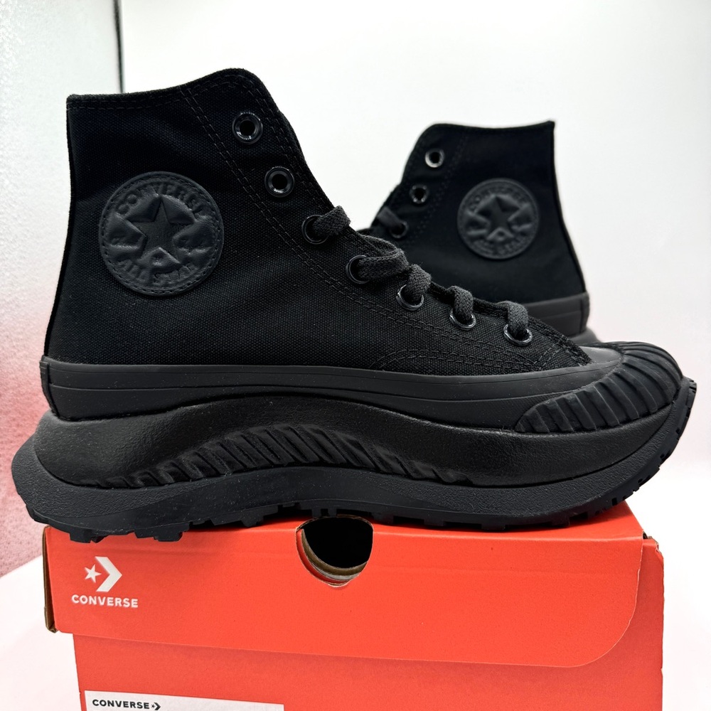 Converse Women's Black High-Top Sneakers Size 6 Chuck 70 AT-CX - Picture 3 of 16